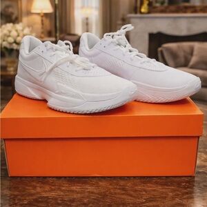 NIB Nike 10.5 Air Zoom GT Cut Academy  White Shoes